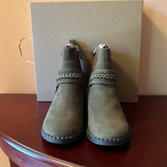 NIB Best Chain Bootie by Gentle Souls - Picture 2 of 11